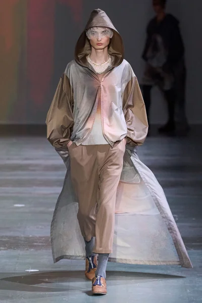 Look 25